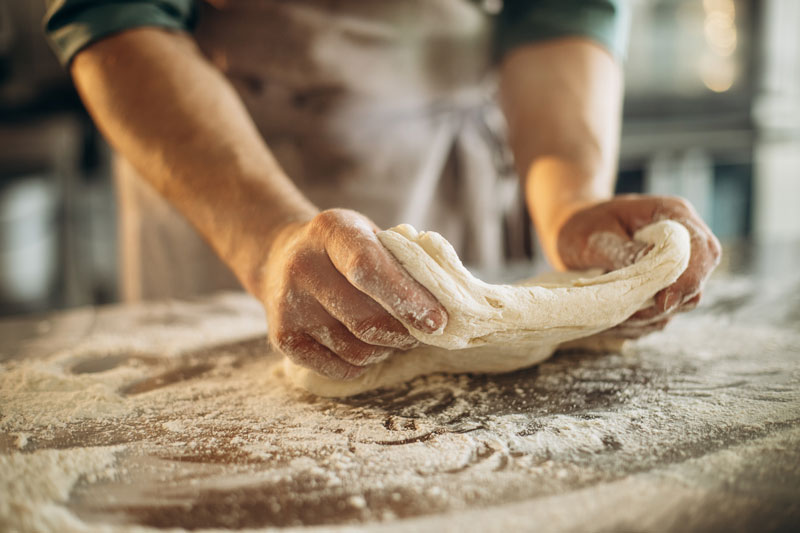 Un pétri pour du pain de qualité à la cantine de Die.